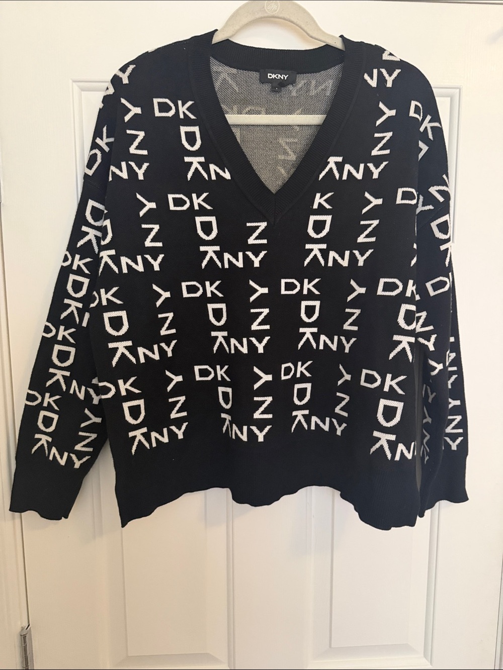 DKNY Black & White Allover Logo V-Neck Sweater, size L, chest-46”,length-24”New!